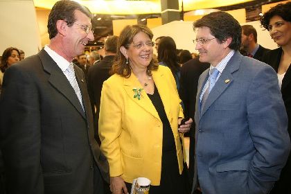 Elvira Rodrguez dialog con Jdar y Montiel en su visita a la Feria Internacional de Turismo