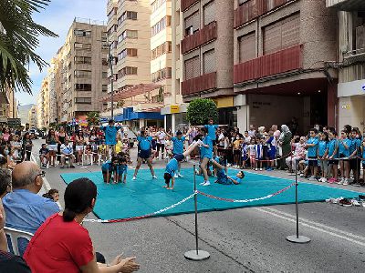 Jornada deportiva en la Avenida Juan Carlos I coincidiendo con la Feria de la Salud