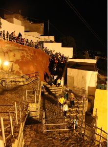 Ms de 350 personas participaron en la ruta de senderismo urbano nocturno, incluida dentro del programa ''Lorca a Pie 2013''