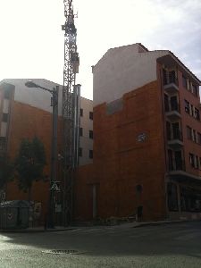 Inician en el barrio de San Jos de Lorca la reconstruccin de otro edificio demolido por los daos de los sesmos, que ampliar el nmero de viviendas de 3 a 5 e incluir trasteros