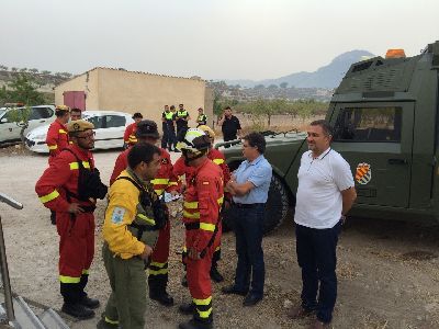 El Alcalde de Lorca supervisa los trabajos para la extincin del incendio de Zarcilla de Ramos