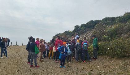La Concejala de Medio Ambiente realiza una campaa de plantacin de especies autctonas en la Cala de Calnegre con la participacin de los colegios de Ramonete y Morata