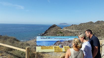 El trabajo de conservacin y cuidado desarrollado por el Ayuntamiento junto con los vecinos para el mantenimiento de la Cala de Calnegre consigue un nuevo reconocimiento a nivel nacional