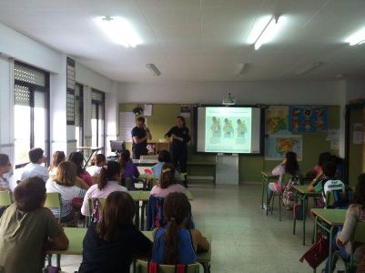 El Servicio Municipal de Emergencias de Lorca imparte charlas sobre primeros auxilios a 45 alumnos de 5 y 6 de Primaria del Colegio de Almendricos