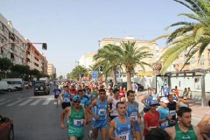 Antonio Egea se alza con la victoria en la carrera popular de las Fiestas de La Via