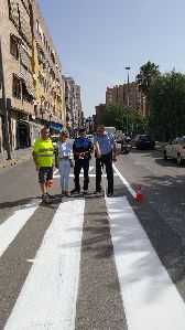 La Polica Local emplea ms de dos toneladas de pintura para mejorar la sealtica horizontal en varias calles de la ciudad