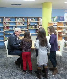 El escritor Alfredo Gmez Cerd inaugura el lunes 22 los Encuentros con Autor de las Bibliotecas Municipales  para 2018