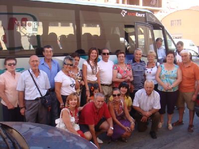 Los mayores que participan en el programa del Ayuntamiento ?Vuelta al Cole? inician su viaje  por la Comunidad Valenciana