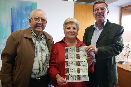 La Casa Regional de Murcia en Aragn dona a la Mesa Solidaria diez dcimos del sorteo de Navidad de la Lotera Nacional