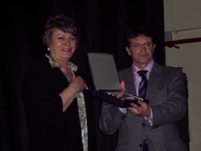 El Alcalde de Lorca recibe el premio a la solidaridad que entrega anualmente el instituto Mariano Baquero