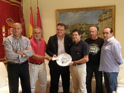 La Casa Regional de Murcia en Canarias entrega 1.000 euros a la Mesa Solidaria procedentes de la celebracin del evento deportivo ''Para que no me olvides?soy Lorca''