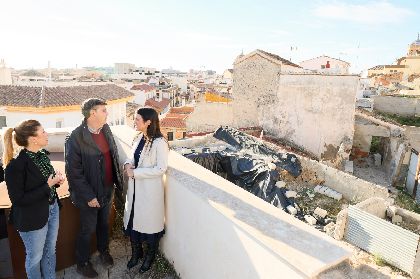 Afloran dos paos de la Torre 9 de la muralla tras el derribo de una edificacin junto al Porche de San Antonio de Lorca