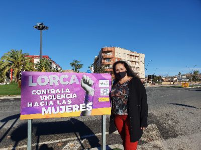 El Ayuntamiento instala carteles con el mensaje ''Lorca contra la violencia hacia las mujeres''