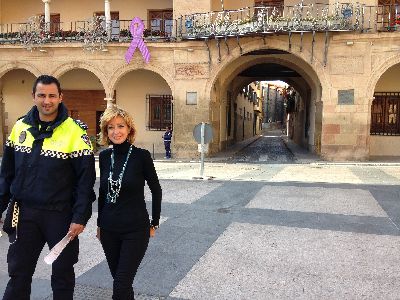 La Polica Local de Lorca pilla infraganti a tres personas que intentaban robar con fuerza la valla del campo de futbol de la pedana de El Consejero