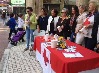 El Ayuntamiento de Lorca anima a los lorquinos a colaborar con la Cruz Roja en las 15 mesas instaladas en toda la ciudad por el Da de la Banderita