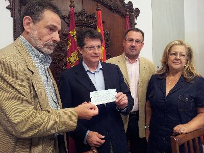    La Federacin de Caza de la Regin de Murcia entrega 3.000 euros a la Mesa Solidaria para ayudar a los damnificados por los sesmos y las inundaciones