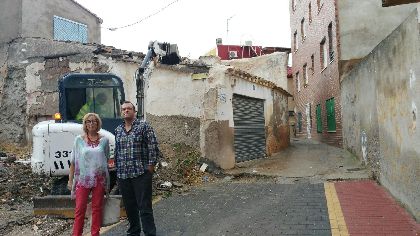 El Ayuntamiento de Lorca elimina el estrechamiento de la Travesa Capachas para garantizar el acceso de vehculos de emergencia