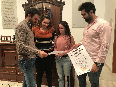 Juventud y la Asociacin de Antiguos Alumnos del IESO Sierra de Almenara conmemoran el Da Universal de los Derechos de la Infancia con dos actividades en la Plaza de Coln y La Escucha