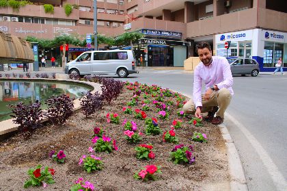 El otoo llega a los jardines de Lorca con ms de 6.000 petunias, geranios, violas, tagetes y gitanillas