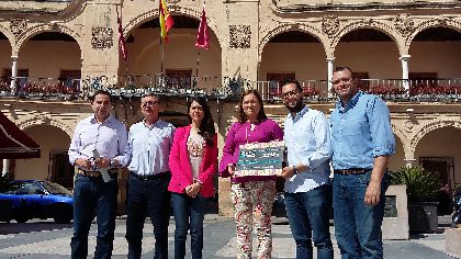 La VI edicin de la carrera popular ''Corre x Lorca'' recauda 2.293 euros a favor de la Mesa Solidaria para ayudar a los afectados por las catstrofes de 2011 y 2012