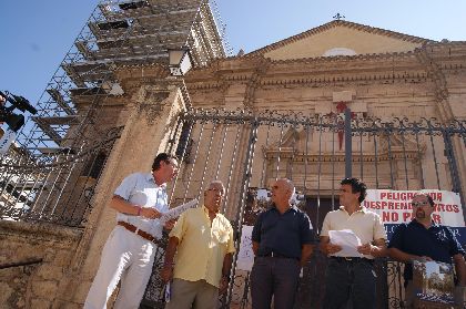 Una iniciativa solidaria recaudar fondos econmicos para reconstruir la iglesia de Santiago gracias a los peregrinos del Camino
