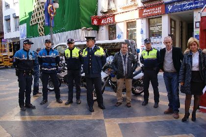La Polica Local de Lorca aumenta su trato personalizado y cercano con los comerciantes para garantizar la seguridad durante la Navidad