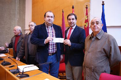 El Club Taurino de Lorca dona a la Mesa Solidaria del Ayuntamiento los 10.000 euros logrados con el festival que celebr el 30 de octubre
