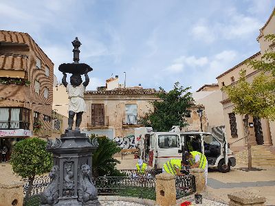 El Ayuntamiento mejora la Plaza del Negrito gracias a los alumnos de los programas municipales de empleo