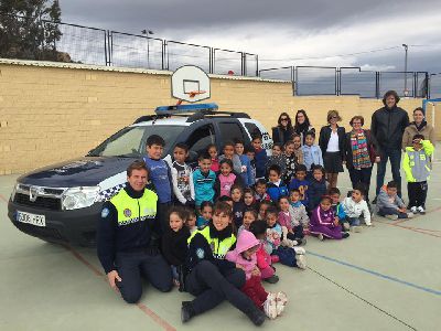 La Polica Local de Lorca inicia las charlas ''Crece Seguro, Cuenta Conmigo'', que impartir a los alumnos de 5 aos en los centros educativos