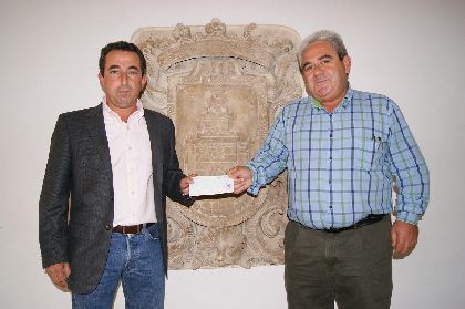 La empresa Melones Bollo dona 1.500 euros a la Mesa Solidaria