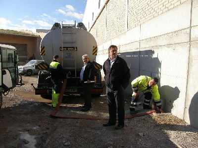 El Ayuntamiento de Lorca, a travs de Limusa, reutilizar 12 m3 diarios de agua excedentaria de la piscina de San Antonio para el baldeo de calles