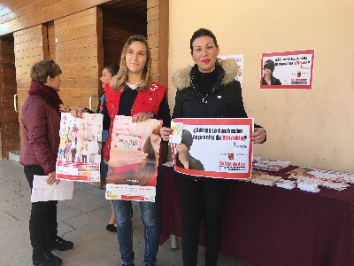 Ayuntamiento de Lorca y Cruz Roja Juventud unen esfuerzos para concienciar sobre la prevencin del VIH con motivo del Da Mundial del SIDA