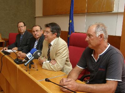 La Federacin de Peas Huertanas de la Regin de Murcia dona 10.000 ? a la Mesa Solidaria del Ayuntamiento de Lorca para afectados por los sesmos