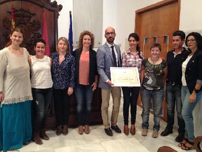 Construcciones Barea dona 2.000  para que la Asociacin de Padres y Madres de Atencin Temprana de Lorca mejore sus servicios en la Casa de las ONGs
