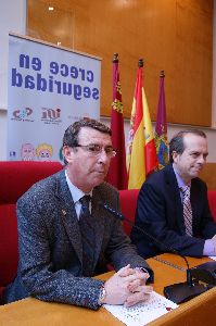 El Ayuntamiento de Lorca y la Comunidad Autnoma promueven la prevencin de riesgos entre los 1.100 alumnos de 5 de Primaria con la campaa ''Crece en Seguridad''