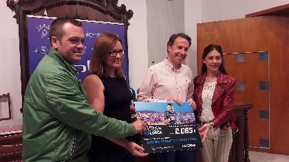 La VIII carrera ''Corre x Lorca'' puesta en marcha por el Ayuntamiento de Lorca y el diario La Verdad consigue recaudar 2.085 euros para la Mesa Solidaria