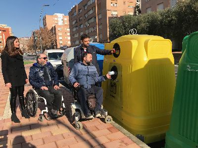 Limusa instala en Alameda de Cervantes un rea de aportacin de residuos adaptada a personas con discapacidad visual y movilidad reducida