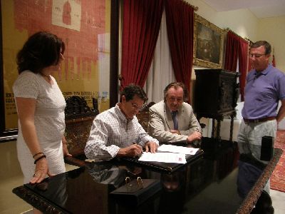 Jdar firma un acuerdo con la Universidad de Murcia para el mantenimiento del Aula Senior en Lorca