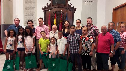 El Alcalde recibe a los nios saharauis que disfrutarn del verano en Lorca gracias al programa ''Vacaciones en Paz'' de la Asociacin Amigos del Pueblo Saharaui