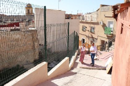 El Ayuntamiento ejecuta mejoras en la pavimentacin, el vallado y la accesibilidad de la calle Gregorio Garca 
