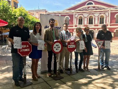 Ayuntamiento y Hostelor lanzan una nueva iniciativa para contribuir a la conciliacin de la actividad de las terrazas y el descanso de los vecinos, evitando ruidos y gritos