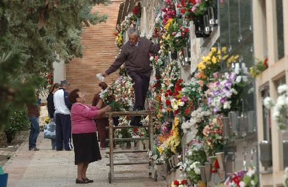 La Polica Local de Lorca acondiciona 4.000 plazas de aparcamiento para el prximo fin de semana en previsin de las visitas que se recibirn en los cementerios de la ciudad