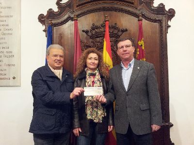 Los profesores del Colegio Jos Robles donan 500 euros a la Mesa Solidaria del Ayuntamiento de Lorca