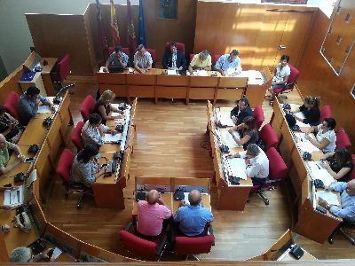 El Ayuntamiento de Lorca reduce el gasto de intereses en 306.000? y en 100.000? el de mantenimiento de edificios municipales, lo que permitir mejorar las vas pblicas