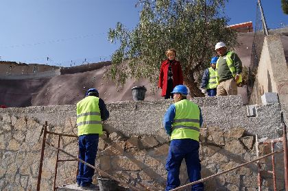 El Ayuntamiento de Lorca pone en marcha el programa Emplea-T, con el que ha sacado del paro a 10 jvenes de los barrios altos para mejorar esta zona de la ciudad