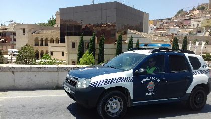 Unidades de la Polica Local evitan el robo de un vehculo en la diputacin de Tercia durante la madrugada de este jueves