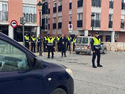 La treintena de alumnos de la Academia de Polica de Lorca ''salen a la calle'' para reforzar sus conocimientos y adquirir experiencia real