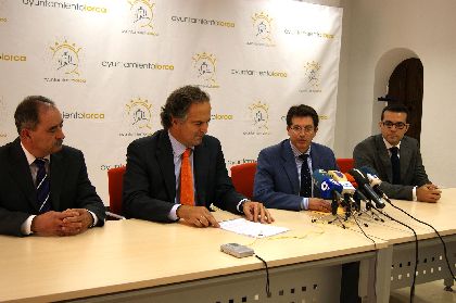 El Alcalde recibe una ayuda solidaria de 40.000 euros por parte de la firma de elevadores Orona Pecrs