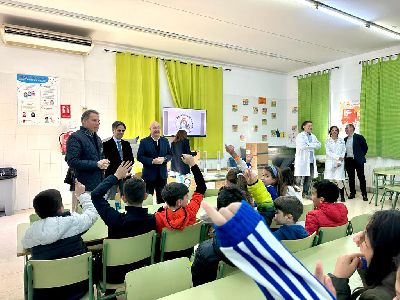 El alcalde inaugura el ciclo de charlas y talleres de la campaa municipal ''Bebe agua con Grifo'' 