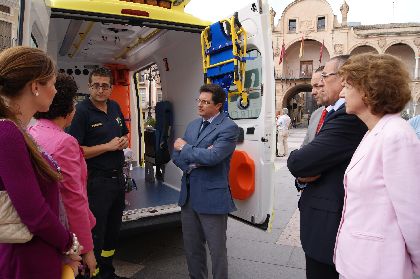 El Servicio Municipal de Emergencias recibe una ambulancia de Peugeot Espaa